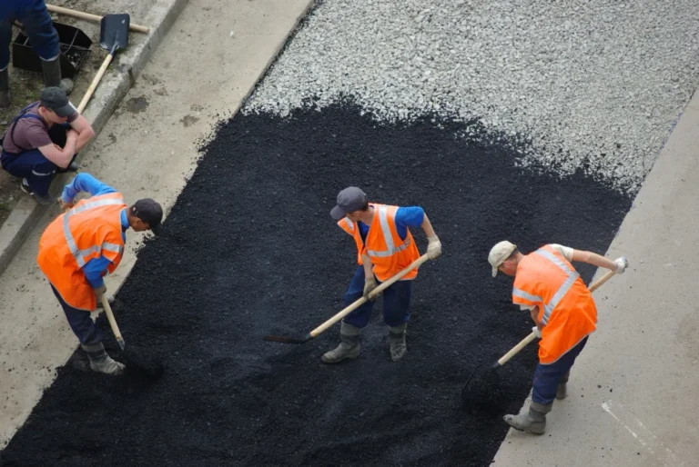 Gravel and aggregate supply for construction — DW Excavation, California